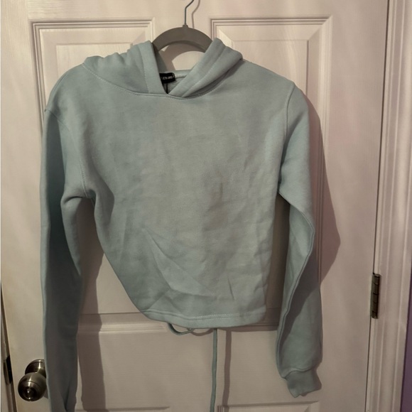 PrettyLittleThing Light Blue Cropped Hoodie - Picture 1 of 3
